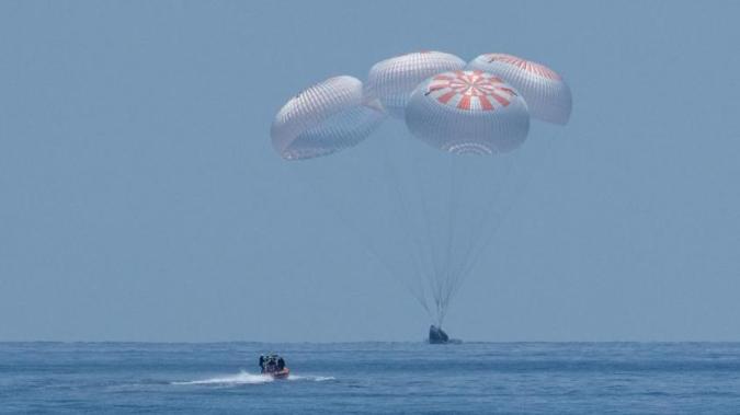 Crew Dragon с четырьмя астронавтами совершил посадку в Мексиканском заливе