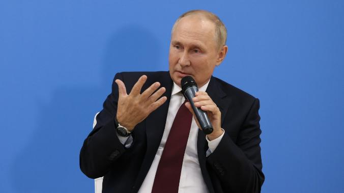 Песков: решение об участии Путина в саммите G20 зависит от мер безопасности