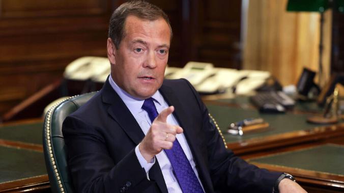 Медведев сравнил отношения ЕС и Запада с семьей в период развода