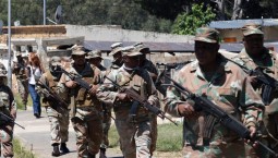 ЮАР ввела армию в города для борьбы с преступностью