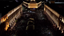 На митингах в Софии поджигают витрины и бьют авто