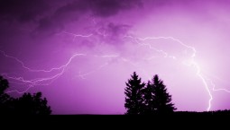 Миллионы молний помогли зародиться жизни на Земле