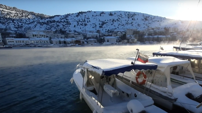 Необычное явление: в Балаклаве «задымилось» море