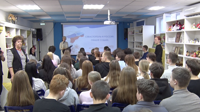 Видеохронику событий Русской весны показали школьникам Севастополя 