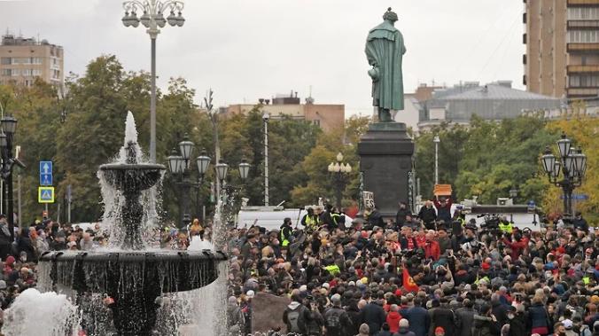 В Москве прошел несанкционированный митинг КПРФ 