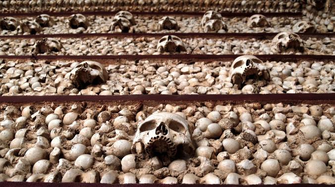 В Мексике нашли стену из 150 древних черепов 
