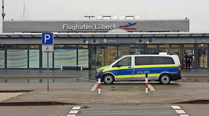 Владелец одного из аэропортов Германии прививал граждан собственной вакциной