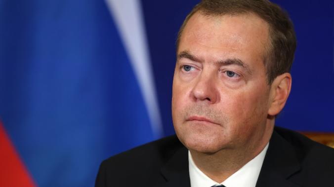 Медведев: нет вариантов, кроме устранения Зеленского