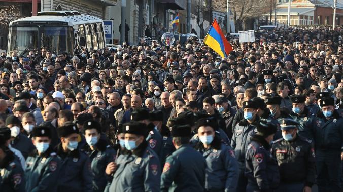 Сторонники Пашиняна митингуют в центре Еревана