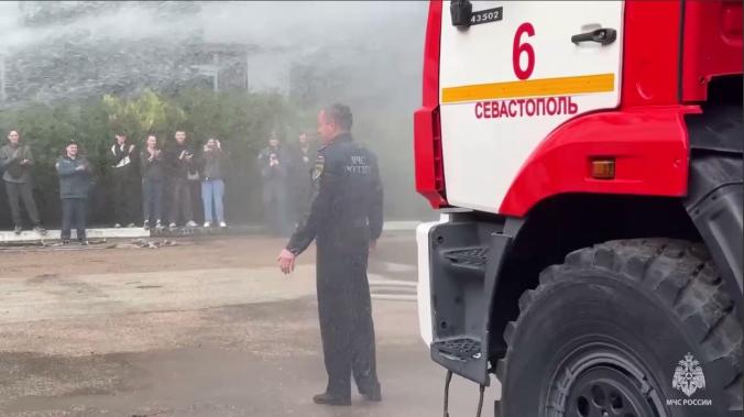 Водителя автолестницы МЧС проводили на пенсию