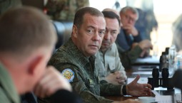 Медведев: Трамп встал на тропу войны с Россией