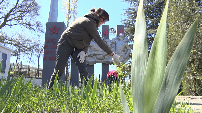 У могилы освободителей Балаклавы навели порядок