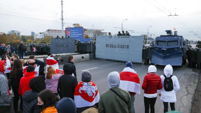 Силовики открыли огонь по протестующим в Минске