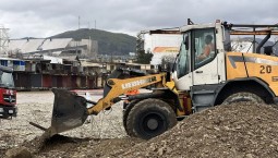 В Туапсе убирают мазут, попавший в море и реку, после атак ВСУ на нефтетерминал