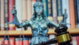 Жительницу Севастополя осудят за фейки об армии