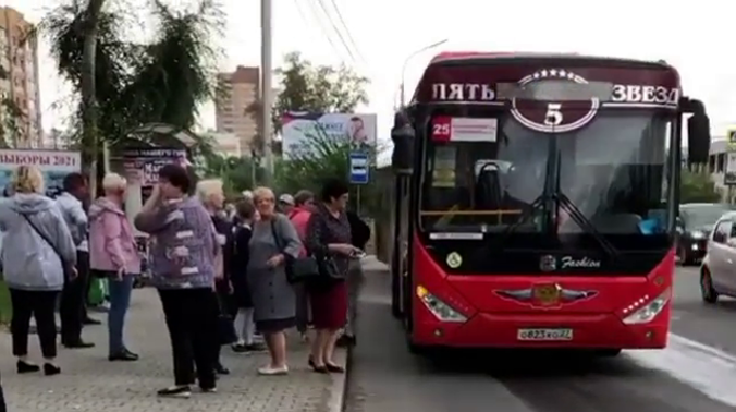 Треть симферопольских автобусов простаивает из-за нехватки водителей