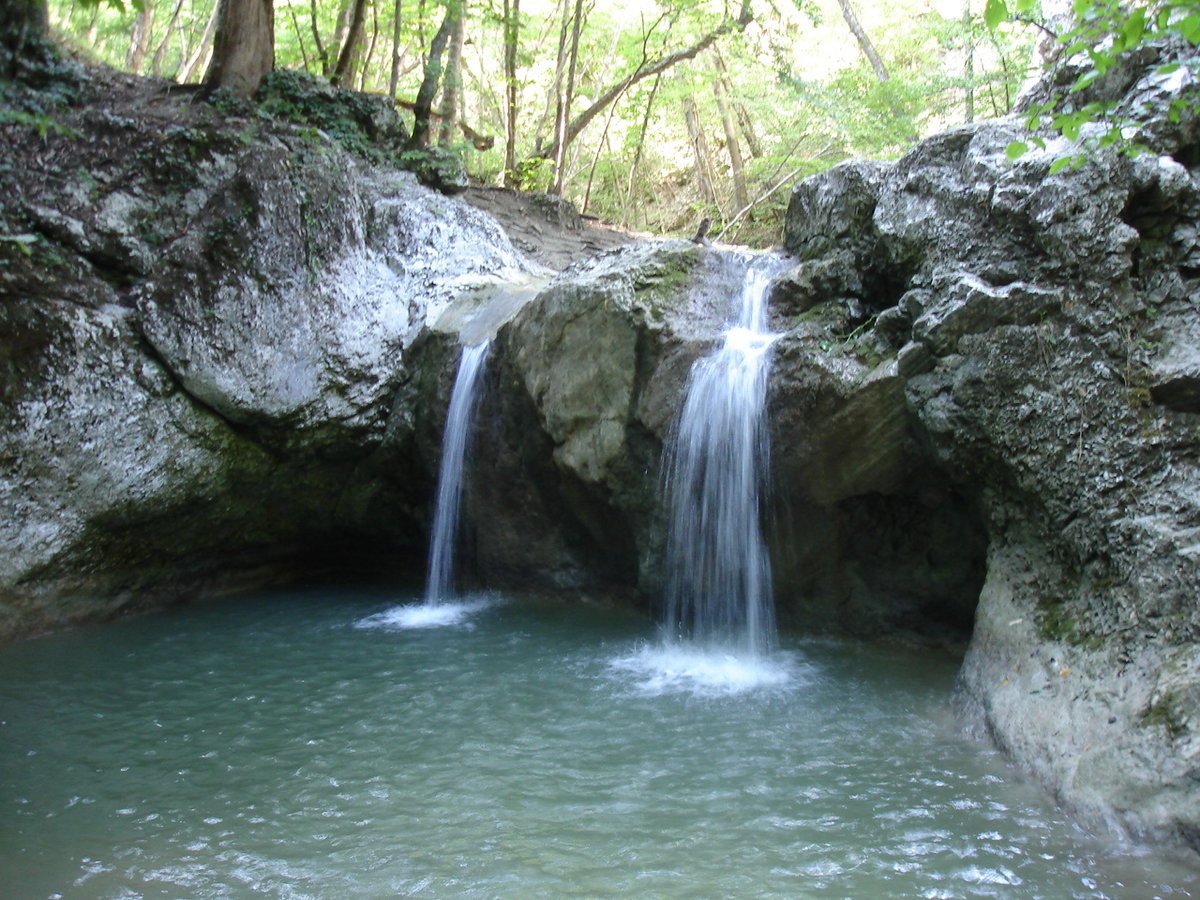 Водопад «мёртвой и живой воды»