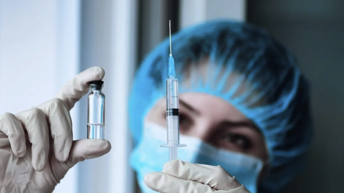 Новую вакцину от COVID-19 введут в гражданский оборот в 2021 году