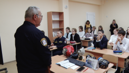 Школьников Севастополя учат гражданской обороне