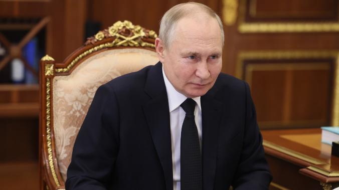Путин: дипломаты помогли сорвать планы Запада по изоляции России
