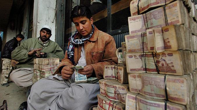 Талибы передали ЦБ Афганистана $12,3 млн из сейфов чиновников 