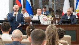 Михаил Развожаев вручил награды следователям