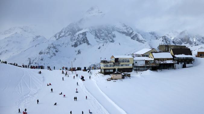 Снежная лавина сошла на горнолыжном курорте в Карачаево-Черкессии