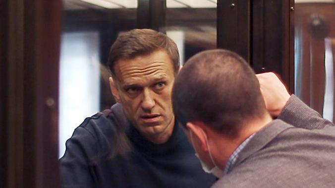 Алексея Навального приговорили к реальному сроку