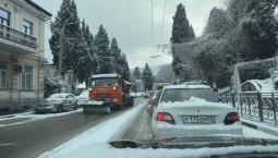 В Ялте из-за снегопада – сложная дорожная обстановка