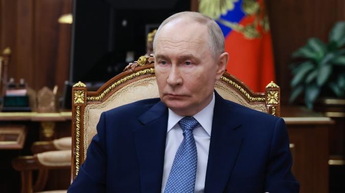 Путин пообщался по телефону с королём Бахрейна