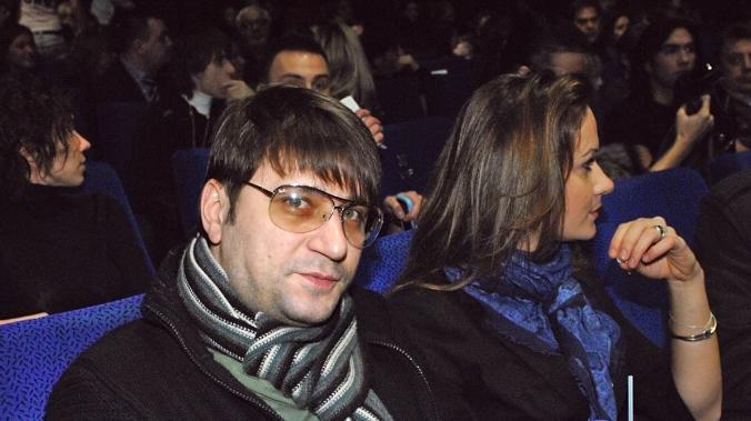 Звезда сериала «Счастливы вместе» разводится с четвертой женой 