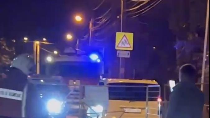 В Симферополе автомобиль угодил в огромную яму