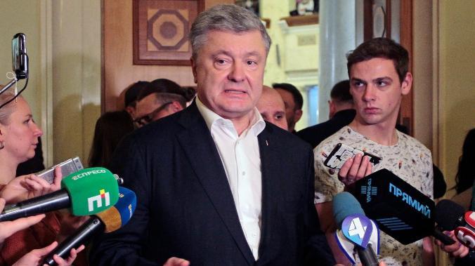 Петр Порошенко: не советую властям пугать меня арестом прямо в аэропорту 