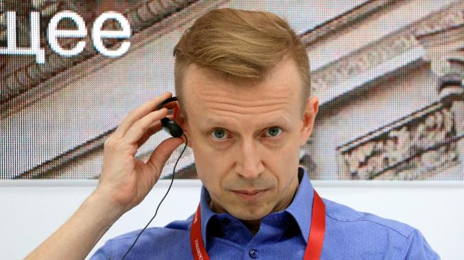 Антон Комолов объяснил, чем Бузова лучше Моргенштерна