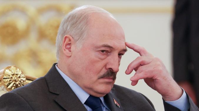 Лукашенко: Запад проводит против Белоруссии и России гибридную войну