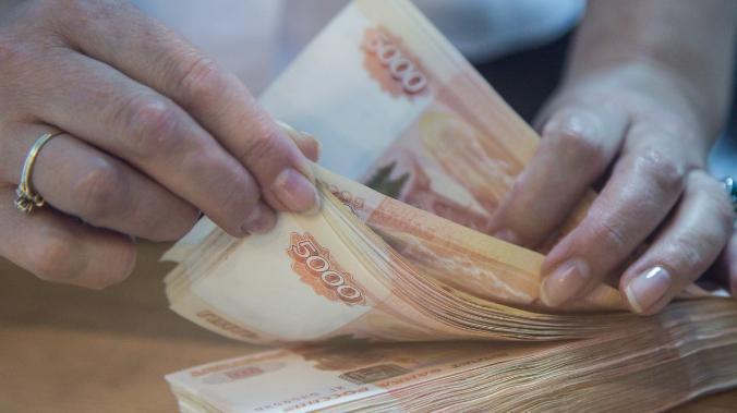 Граждане РФ задолжали по кредитам почти триллион рублей