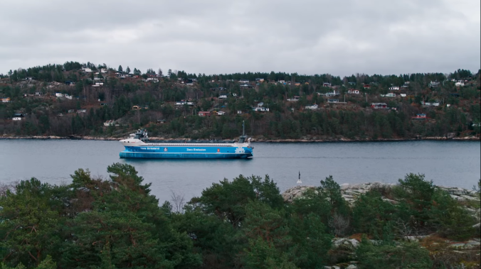 В Норвегии построили первый в мире автономный электрический контейнеровоз