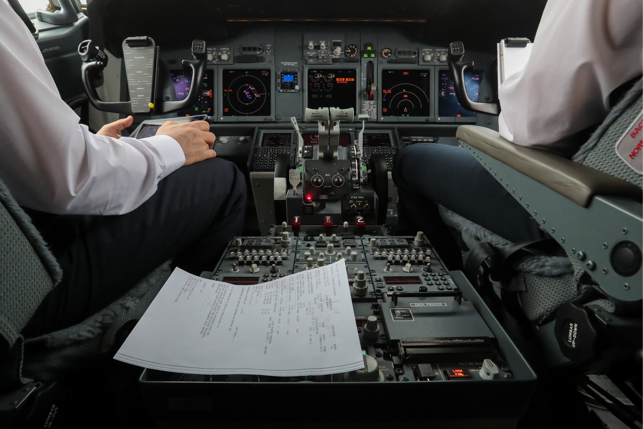 Ошибка пилота. SSJ 100 кабина. SSJ 100 Cockpit. Пилот Rossiya.