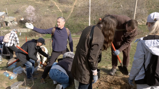 Сад памяти: в Балаклаве высадили сиреневую аллею 