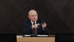 Развожаев не дозвонился в УК «Центр» и «Инкерман»