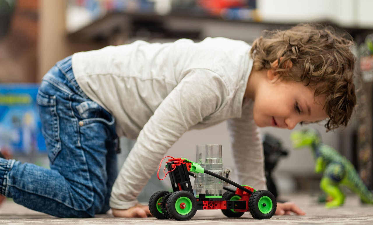 Дети разных возрастов. Детям о финансах. Счастливые подростки. Дети и деньги. Детей от 3 до 16.