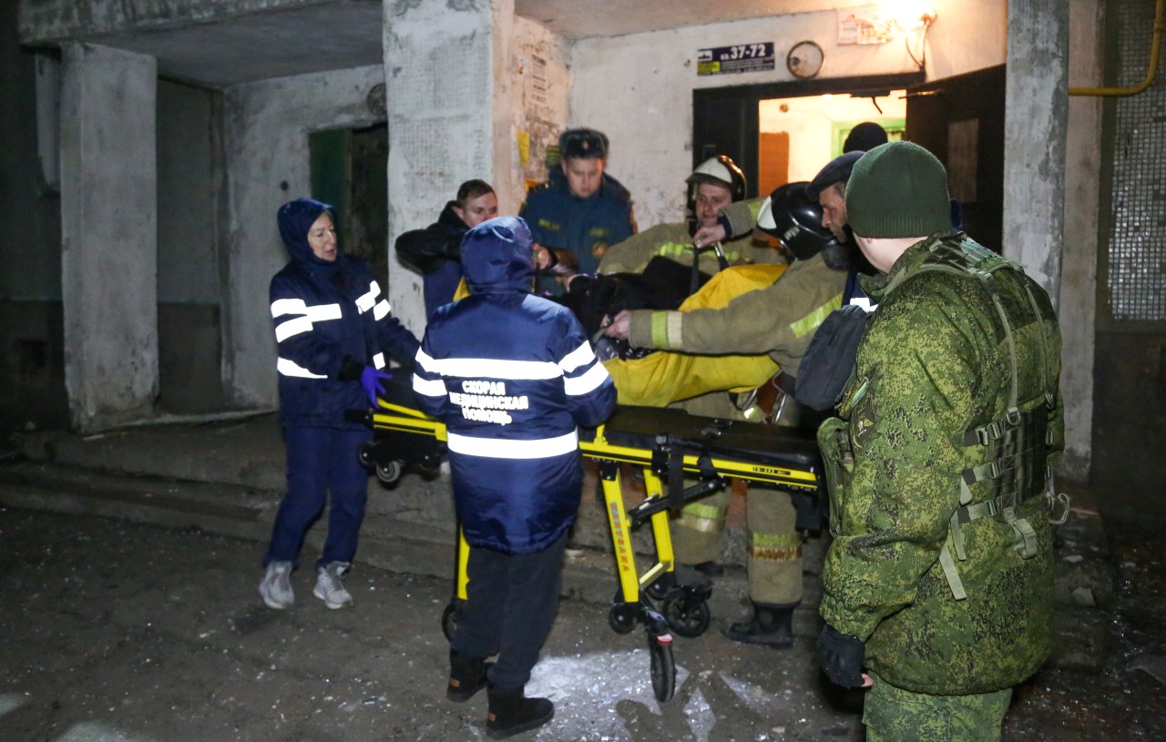 Полное видео в макеевке. Макеевка война. Макеевка новый год обстрел.