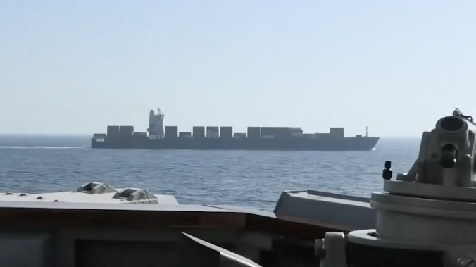 Эсминец США атаковал иранское судно Touska