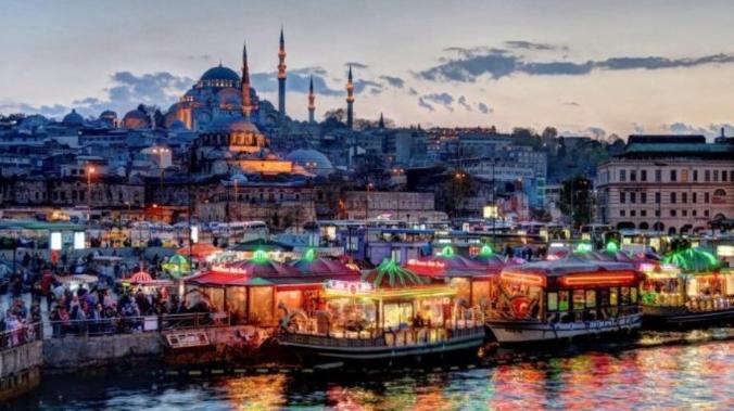 Иностранцам запретят праздновать Новый год на улицах турецких городов 