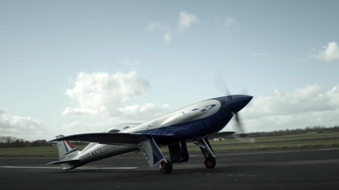 Быстрый как молния: Rolls-Royce начинает испытания скоростного электросамолета