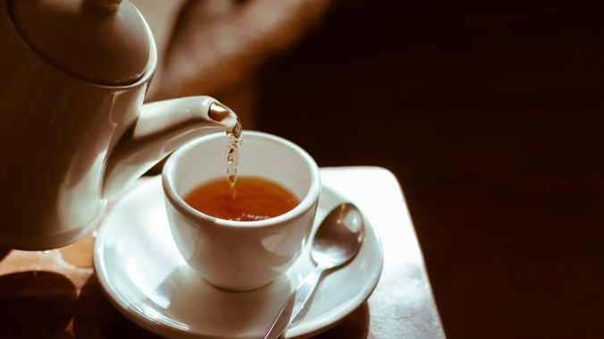 Утренняя чашка чая или кофе снижает риск деменции и инсульта