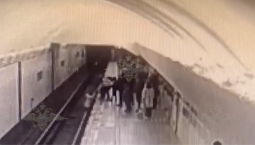 Женщина столкнула ребёнка на пути в метро Москвы