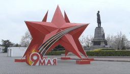 На площадях Ушакова и Нахимова установили инсталляции ко Дню победы
