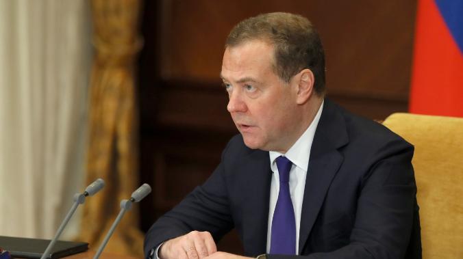 Медведев: генсек НАТО перестал стесняться правды