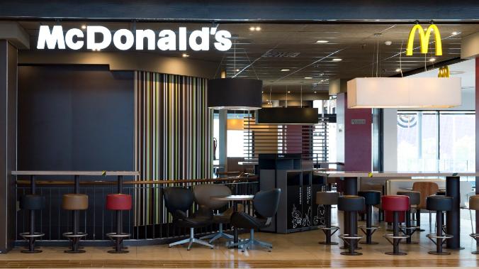 Минимальный заработок в McDonald's США превысил доходы большинства россиян